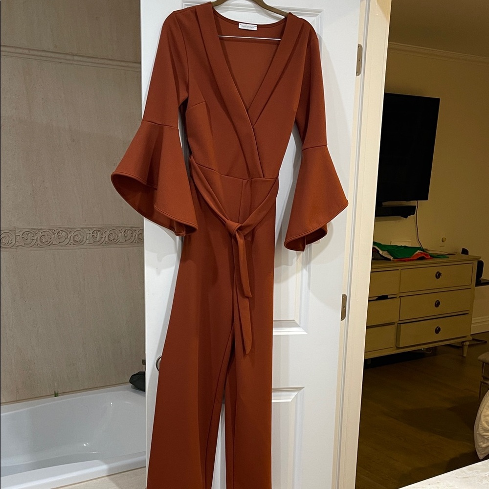 Chic Rust Jumpsuit with Flared Sleeves